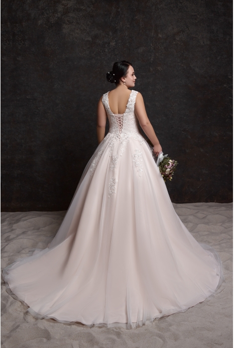 Hochzeitskleid für braut von Schantal, Kollektion Queen XXL, Modell 1002-D. Foto 2