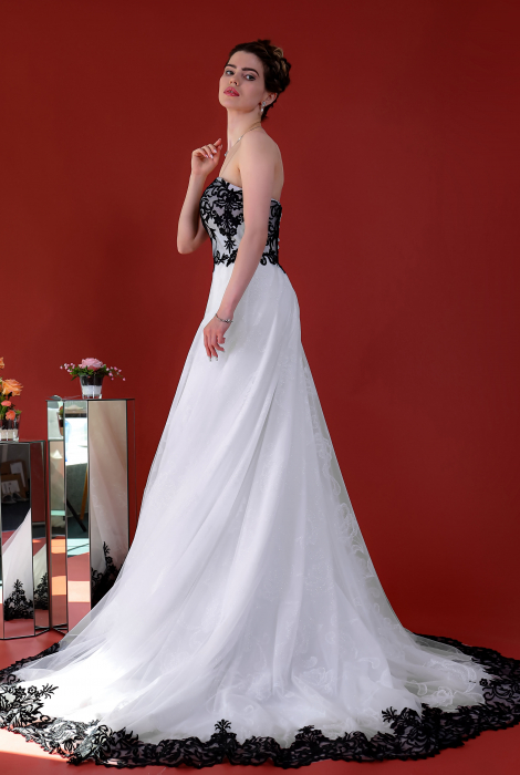 Hochzeitskleid für braut von Schantal, Kollektion Kiara, Modell 1174. Foto 1