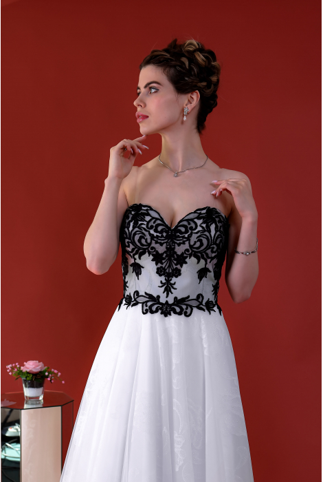 Hochzeitskleid für braut von Schantal, Kollektion Kiara, Modell 1174. Foto 2