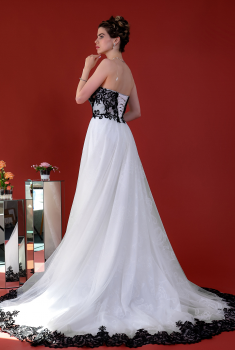 Hochzeitskleid für braut von Schantal, Kollektion Kiara, Modell 1174. Foto 6