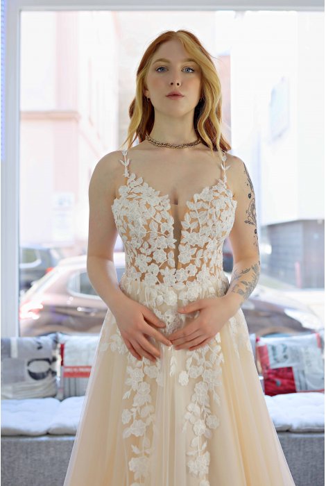 Hochzeitskleid für braut von Schantal, Kollektion Pilar, Modell 14004. Foto 2