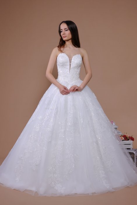 Hochzeitskleid für braut von Schantal, Kollektion Traum, Modell 14017. Foto 4