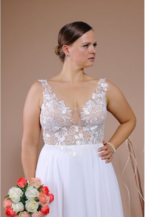Hochzeitskleid für braut von Schantal, Kollektion Queen XXL, Modell 14020 XXL. Foto 4