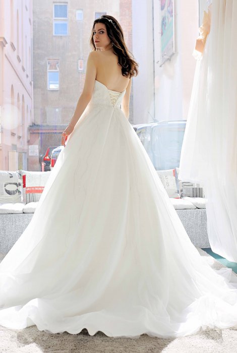 Hochzeitskleid für braut von Schantal, Kollektion Pilar, Modell 14022. Foto 4