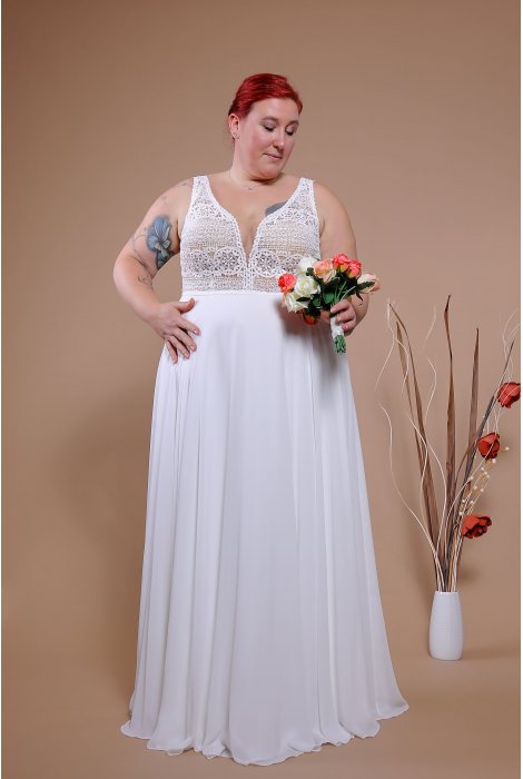 Hochzeitskleid für braut von Schantal, Kollektion Queen XXL, Modell 14024 XXL. Foto 3