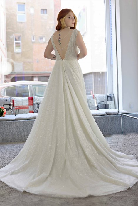 Hochzeitskleid für braut von Schantal, Kollektion Pilar, Modell 14025. Foto 6