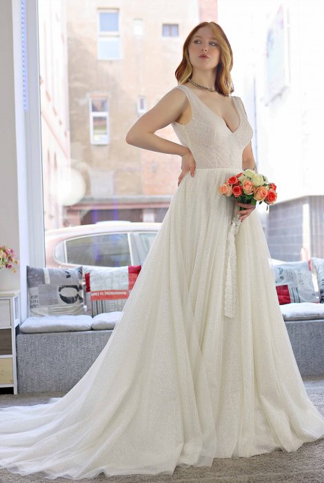 Hochzeitskleid für braut von Schantal, Kollektion Pilar, Modell 14025. Foto 4