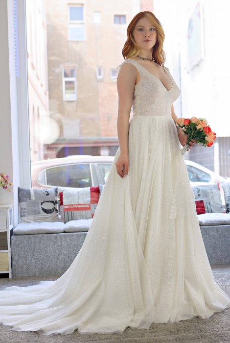 Hochzeitskleid für braut von Schantal, Kollektion Pilar, Modell 14025. Foto 2