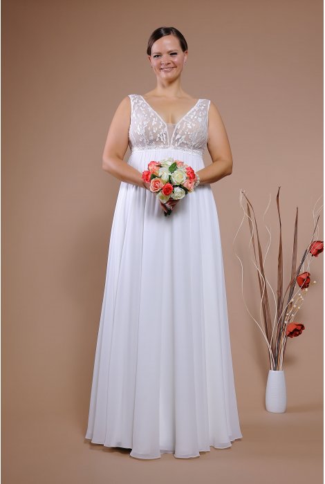 Hochzeitskleid für braut von Schantal, Kollektion Queen XXL, Modell 14027 XXL. Foto 3