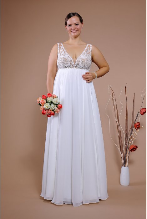 Hochzeitskleid für braut von Schantal, Kollektion Queen XXL, Modell 14028 XXL. Foto 1
