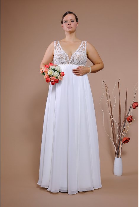 Hochzeitskleid für braut von Schantal, Kollektion Queen XXL, Modell 14028 XXL. Foto 2