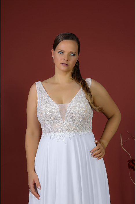 Hochzeitskleid für braut von Schantal, Kollektion Queen XXL, Modell 14038. Foto 2