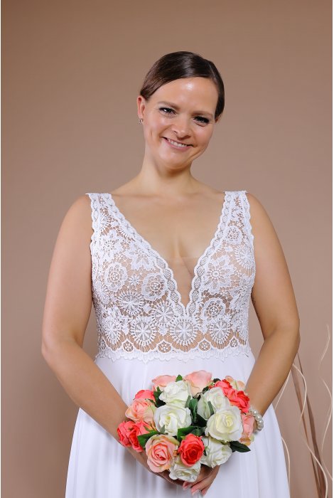 Hochzeitskleid für braut von Schantal, Kollektion Queen XXL, Modell 14082 XXL. Foto 4