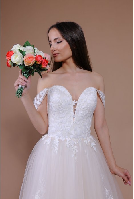 Hochzeitskleid für braut von Schantal, Kollektion Traum, Modell 14084. Foto 4