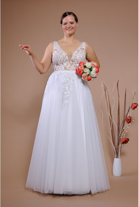 Hochzeitskleid für braut von Schantal, Kollektion Queen XXL, Modell 14113 XXL. Foto 3