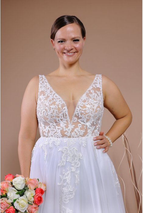 Hochzeitskleid für braut von Schantal, Kollektion Queen XXL, Modell 14113 XXL. Foto 4