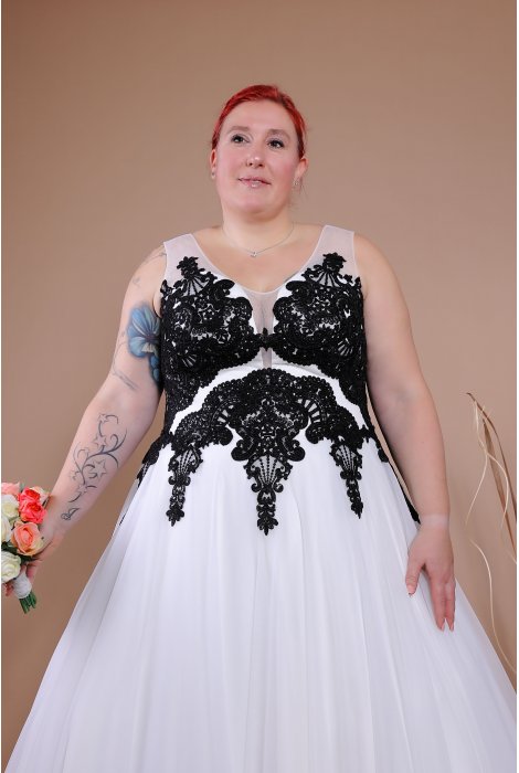 Hochzeitskleid für braut von Schantal, Kollektion Queen XXL, Modell 14120 XXL. Foto 4