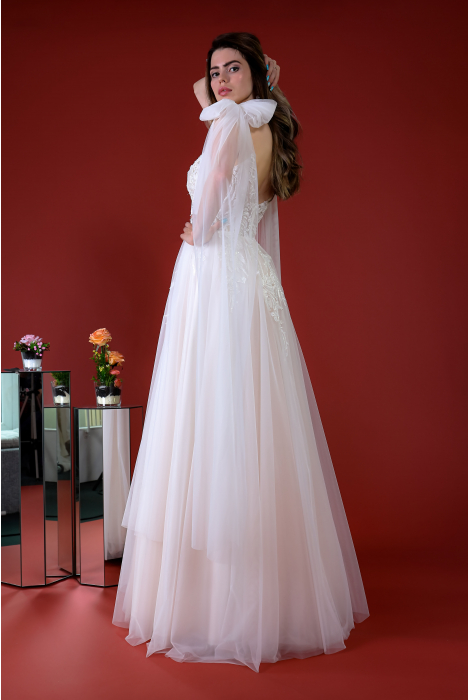 Hochzeitskleid für braut von Schantal, Kollektion Kiara, Modell 14129. Foto 5
