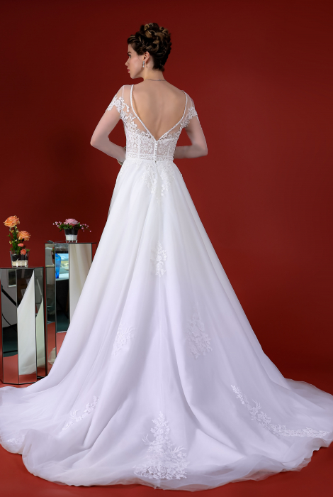 Hochzeitskleid für braut von Schantal, Kollektion Kiara, Modell 14132. Foto 4