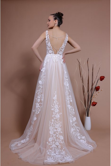 Hochzeitskleid für braut von Schantal, Kollektion Traum, Modell 14156. Foto 5
