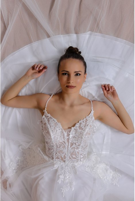 Hochzeitskleid für braut von Schantal, Kollektion Traum, Modell 14157. Foto 1