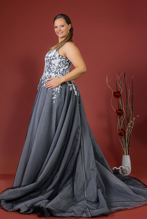 Hochzeitskleid für braut von Schantal, Kollektion Queen XXL, Modell 14161-2. Foto 6
