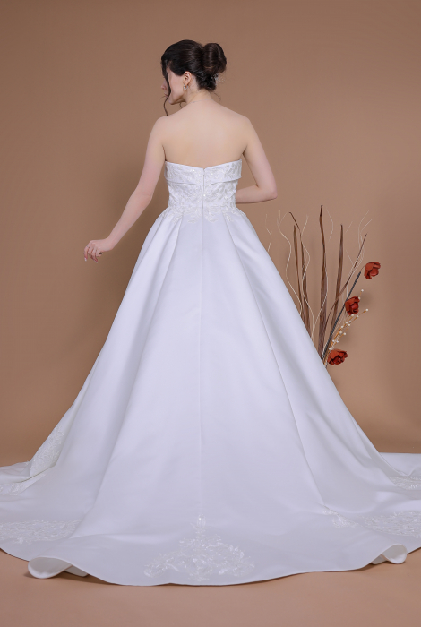 Hochzeitskleid für braut von Schantal, Kollektion Traum, Modell 14164. Foto 6