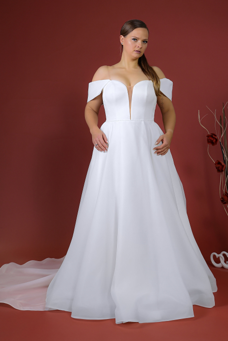Hochzeitskleid für braut von Schantal, Kollektion Queen XXL, Modell 14177-2. Foto 1