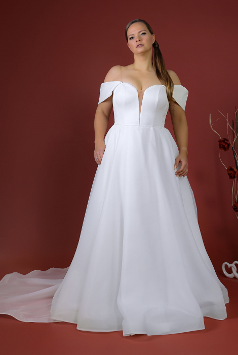 Hochzeitskleid für braut von Schantal, Kollektion Queen XXL, Modell 14177-2. Foto 2