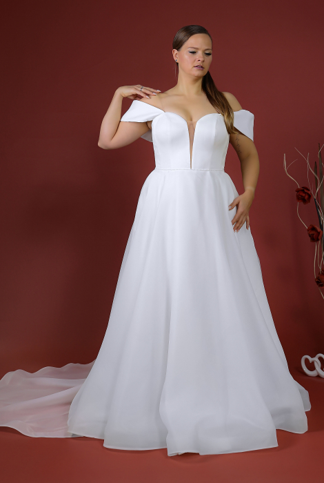 Hochzeitskleid für braut von Schantal, Kollektion Queen XXL, Modell 14177-2. Foto 3