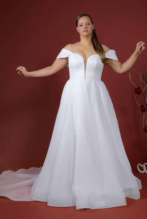Hochzeitskleid für braut von Schantal, Kollektion Queen XXL, Modell 14177-2. Foto 4