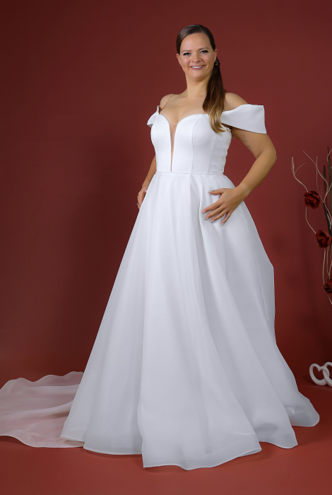 Hochzeitskleid für braut von Schantal, Kollektion Queen XXL, Modell 14177-2. Foto 5