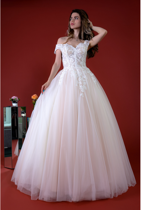 Hochzeitskleid für braut von Schantal, Kollektion Kiara, Modell 14196. Foto 3