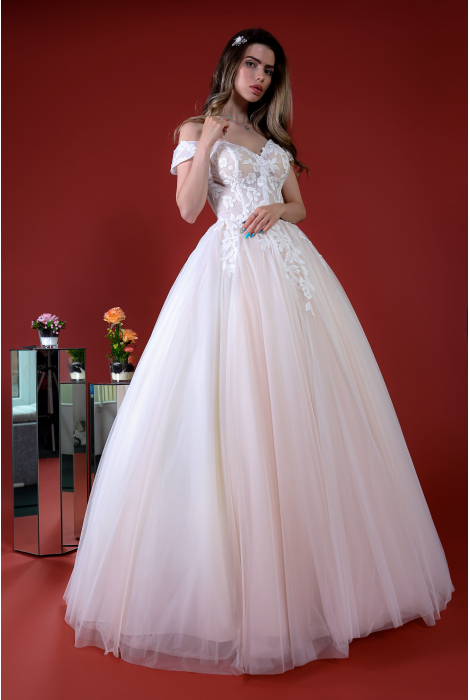 Hochzeitskleid für braut von Schantal, Kollektion Kiara, Modell 14196. Foto 1