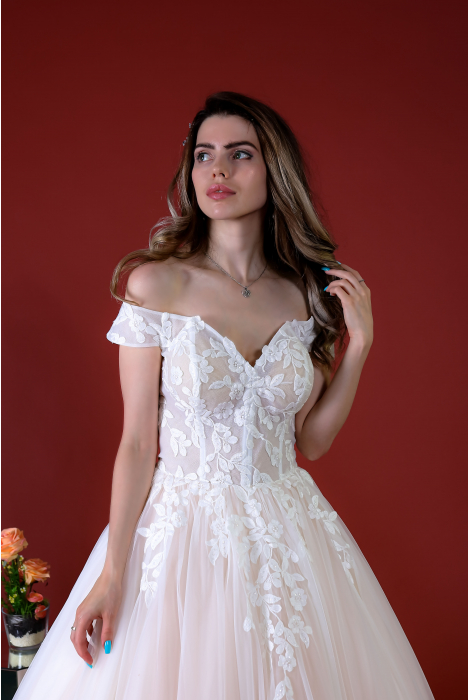 Hochzeitskleid für braut von Schantal, Kollektion Kiara, Modell 14196. Foto 2