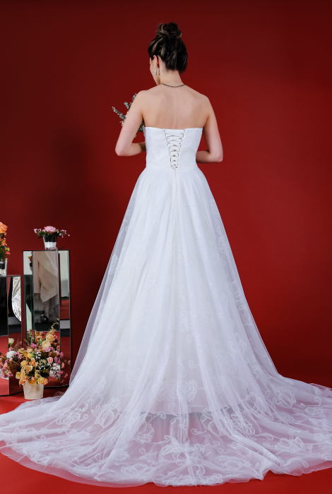 Hochzeitskleid für braut von Schantal, Kollektion Kiara, Modell 14202. Foto 6