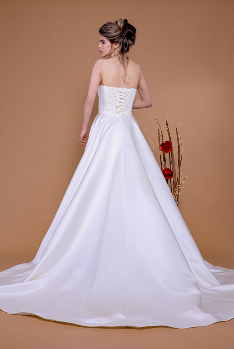 Hochzeitskleid für braut von Schantal, Kollektion Traum, Modell 14204. Foto 4