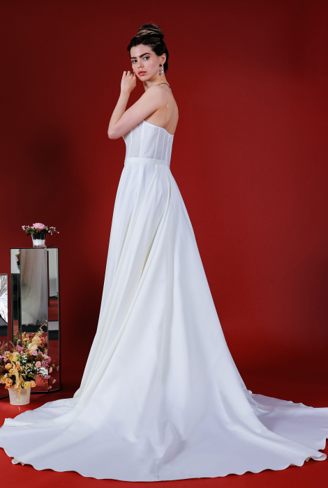 Hochzeitskleid für braut von Schantal, Kollektion Kiara, Modell 14208. Foto 5