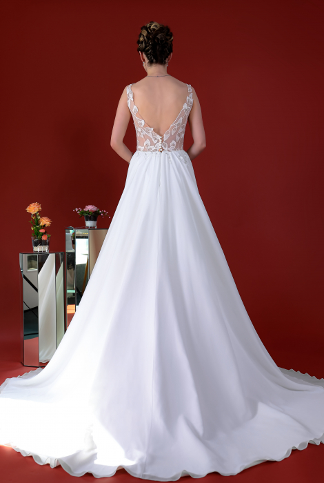 Hochzeitskleid für braut von Schantal, Kollektion Kiara, Modell 14220. Foto 5