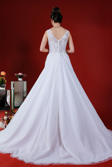 Hochzeitskleid für braut von Schantal, Kollektion Kiara, Modell 14221. Foto 8