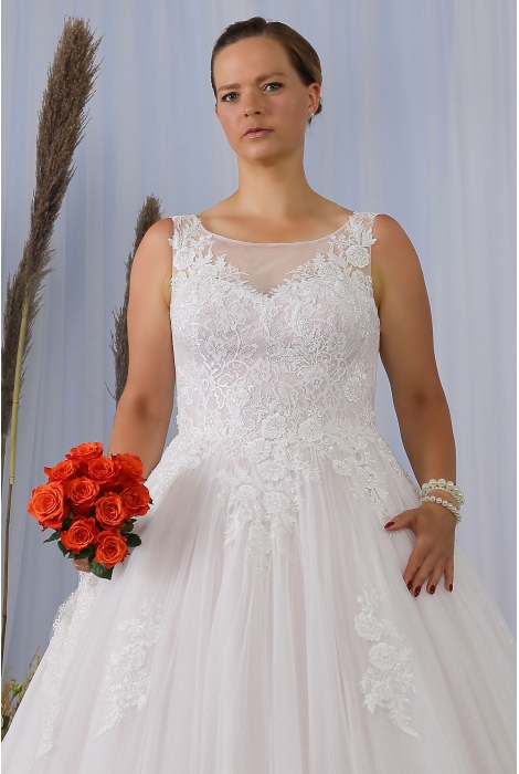 Hochzeitskleid für braut von Schantal, Kollektion Queen XXL, Modell 2205 - 2 XXL. Foto 2