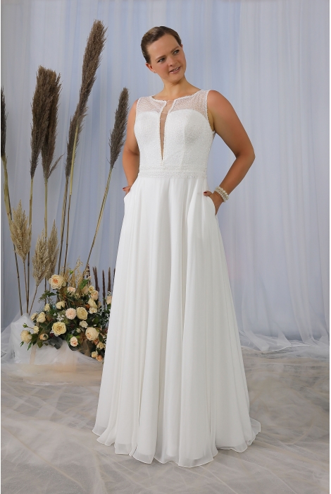 Hochzeitskleid für braut von Schantal, Kollektion Queen XXL, Modell 2233 XXL. Foto 3