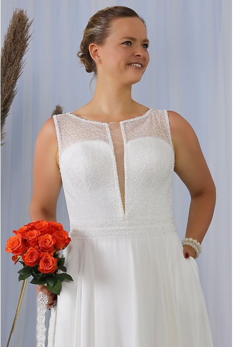 Hochzeitskleid für braut von Schantal, Kollektion Queen XXL, Modell 2233 XXL. Foto 2