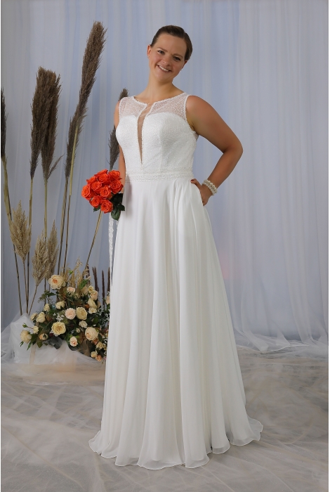 Hochzeitskleid für braut von Schantal, Kollektion Queen XXL, Modell 2233 XXL. Foto 4