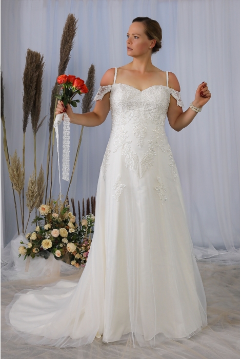 Hochzeitskleid für braut von Schantal, Kollektion Queen XXL, Modell 2282 XXL. Foto 2