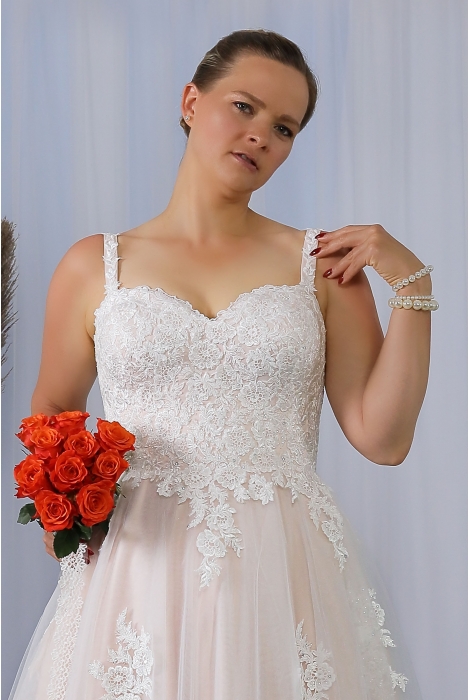 Hochzeitskleid für braut von Schantal, Kollektion Queen XXL, Modell 2286 XXL. Foto 3
