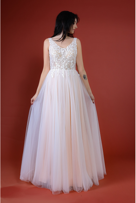 Hochzeitskleid für braut von Schantal, Kollektion Kiara, Modell 2324. Foto 3