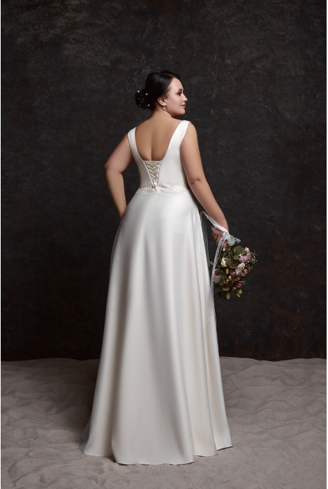 Hochzeitskleid für braut von Schantal, Kollektion Queen XXL, Modell 28028. Foto 2