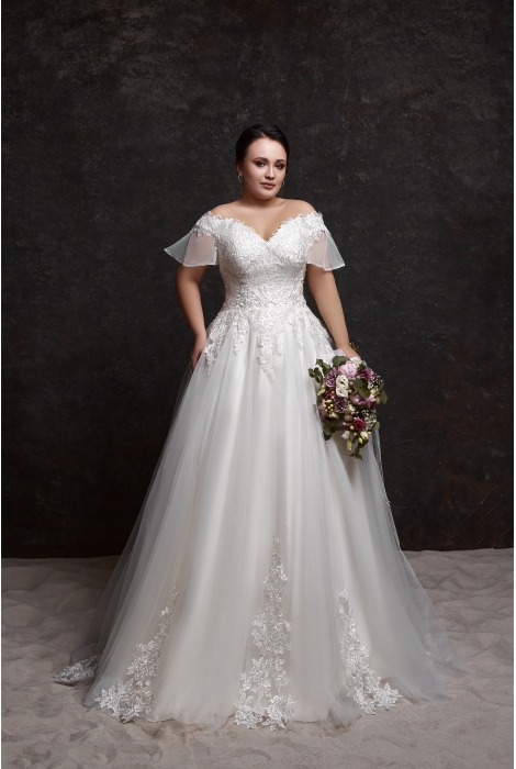 Hochzeitskleid für braut von Schantal, Kollektion Queen XXL, Modell 28029. Foto 1