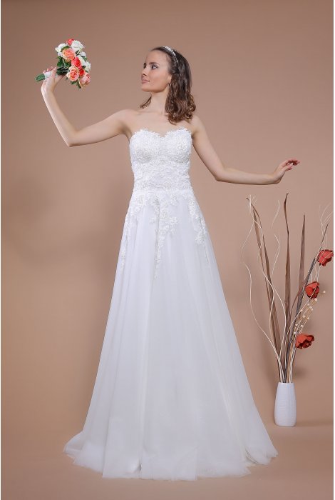 Hochzeitskleid für braut von Schantal, Kollektion Traum, Modell 28043. Foto 3